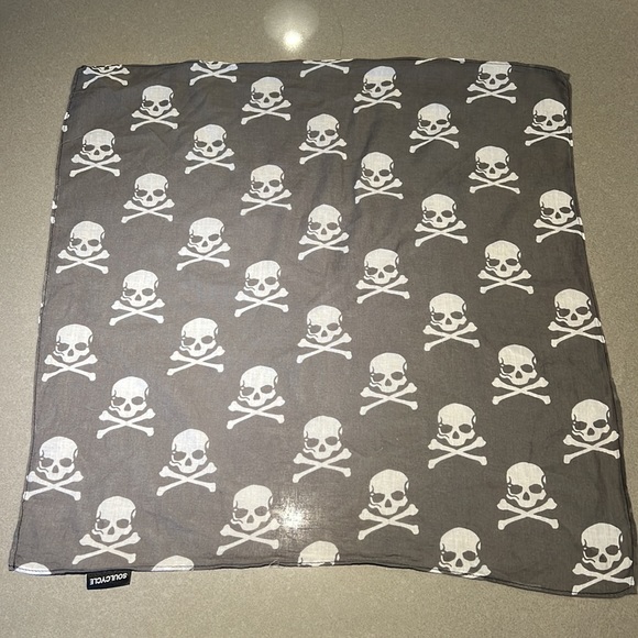 SOULCYCLE gray/white skull scarf - never used, perfect condition - Picture 2 of 3